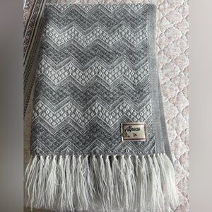 Beautiful Alpaca 100% Wool Gray and White Chevron Unisex Scarf 66” X 22”